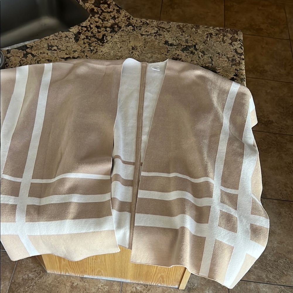 Liz Claiborne Tan and White Women's Top